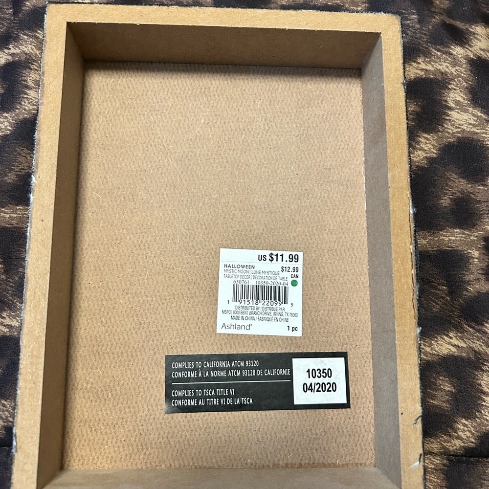Small Skeleton Box Sign - Picture 4 of 5
